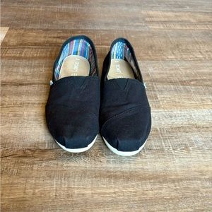Women’s Toms size 10